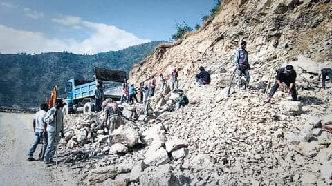 चार धाम सड़क परियोजना: LAC पर मिसाइलें ले जानी हैं, सेना को चाहिए चौड़े रास्ते- केंद्र चार धाम सड़क परियोजना: LAC पर मिसाइलें ले जानी हैं, सेना को चाहिए चौड़े रास्ते- केंद्र