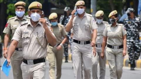 दिल्ली: सोशल मीडिया पर बात बंद करने पर नाबालिग लड़की को मारी गोली, दो आरोपी गिरफ्तार दिल्ली: सोशल मीडिया पर बात बंद करने पर नाबालिग लड़की को मारी गोली, दो आरोपी गिरफ्तार