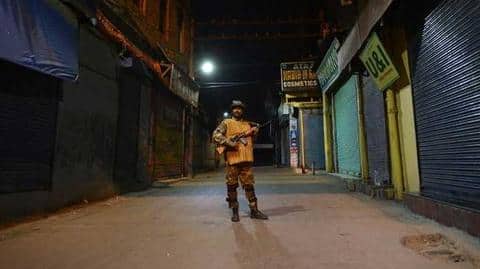 जम्मू-कश्मीर: आतंकियों ने घर में घुसकर विशेष पुलिस अधिकारी और पत्नी को किया गोलियों से छलनी जम्मू-कश्मीर: आतंकियों ने घर में घुसकर विशेष पुलिस अधिकारी और पत्नी को किया गोलियों से छलनी