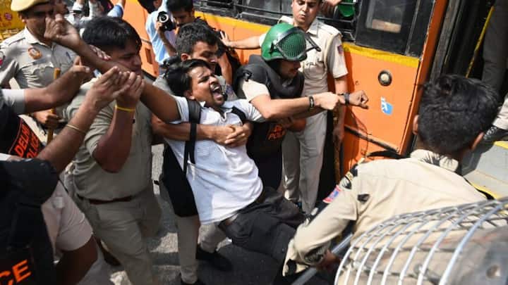 #NewsBytesExplainer: हिरासत, गिरफ्तारी और एहतियातन हिरासत में क्या है फर्क?