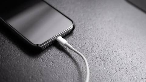 अगले साल आईफोन में मिल सकता है USB टाइप-C पोर्ट, आईफोन 15 से होगी शुरुआत अगले साल आईफोन में मिल सकता है USB टाइप-C पोर्ट, आईफोन 15 से होगी शुरुआत