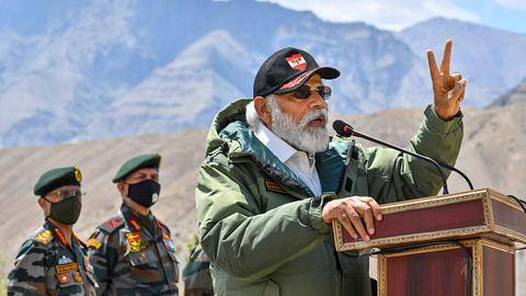 जम्मू-कश्मीर: नौशेरा में जवानों के साथ दिवाली मनाएंगे प्रधानमंत्री मोदी, जनरल नरवणे भी रहेंगे मौजूद जम्मू-कश्मीर: नौशेरा में जवानों के साथ दिवाली मनाएंगे प्रधानमंत्री मोदी, जनरल नरवणे भी रहेंगे मौजूद