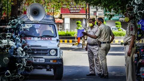 वीकेंड कर्फ्यू में बेवजह बाहर घूमने और नियम तोड़ने वालों की होगी गिरफ्तारी- दिल्ली पुलिस वीकेंड कर्फ्यू में बेवजह बाहर घूमने और नियम तोड़ने वालों की होगी गिरफ्तारी- दिल्ली पुलिस