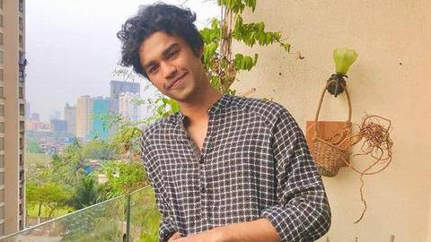 इरफान खान के बेटे बाबिल ने एक्टिंग पर फोकस करने के लिए छोड़ा कॉलेज इरफान खान के बेटे बाबिल ने एक्टिंग पर फोकस करने के लिए छोड़ा कॉलेज