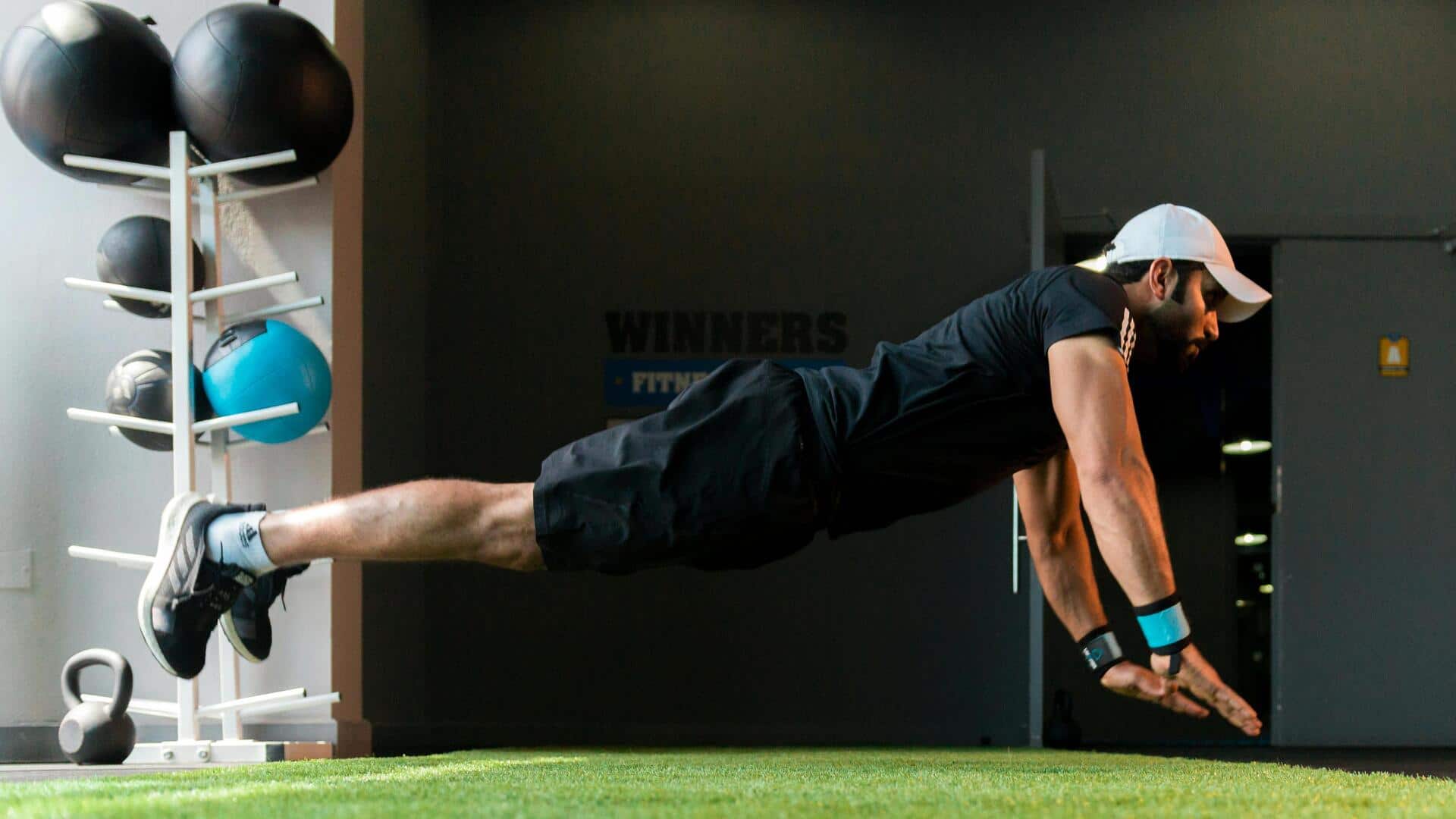 घर पर आसानी से की जा सकती है बर्पीज, जानें इसके लिए आवश्यक 5 स्टेप्स