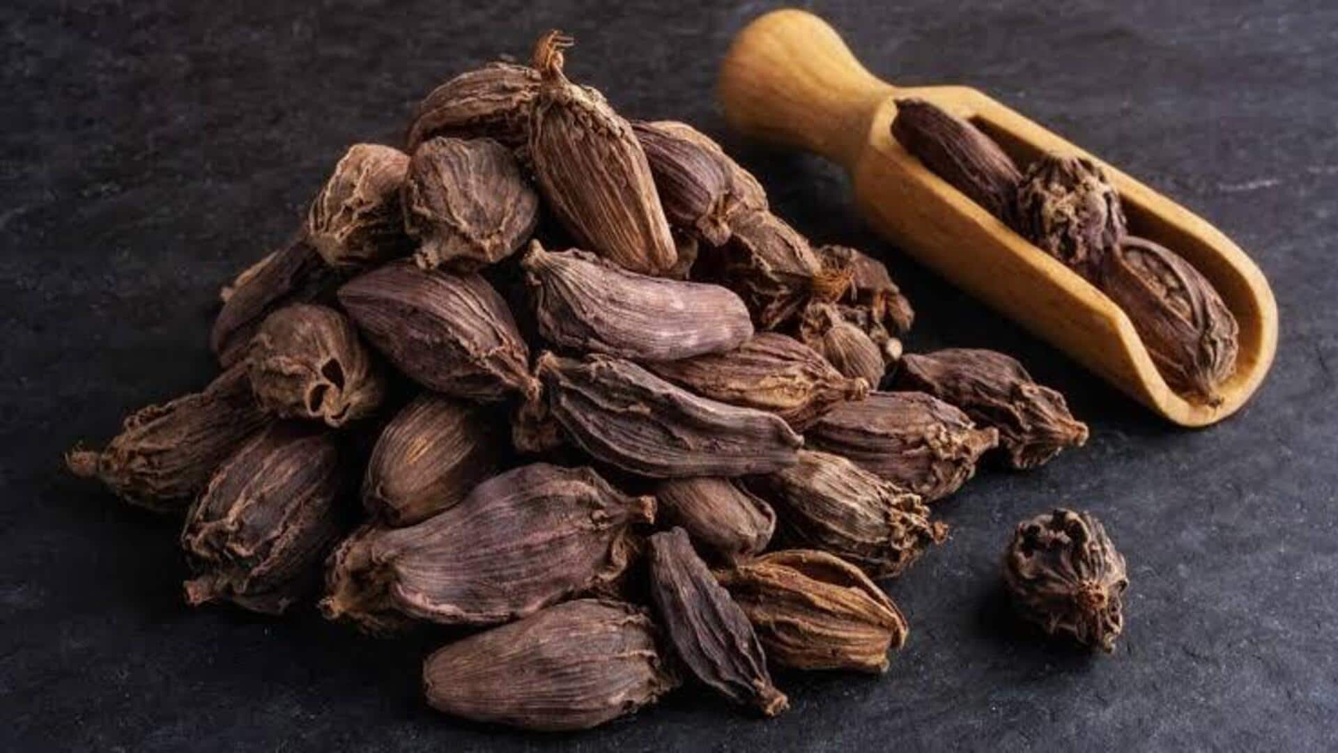 चावल या सब्जी बनाते समय बड़ी इलायची का करें इस्तेमाल, मिलेंगे कई फायदे