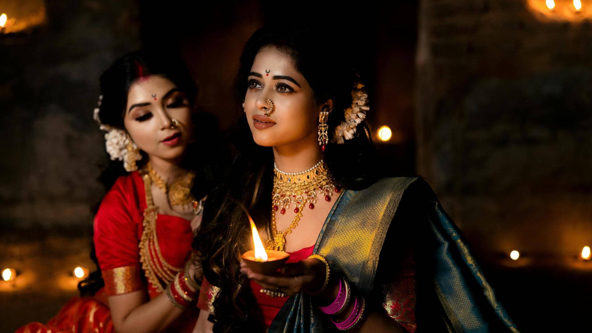 दिवाली पर महिलाएं पहनें ये 5 शानदार आउटफिट, आप पर ही होगी सबकी नजर