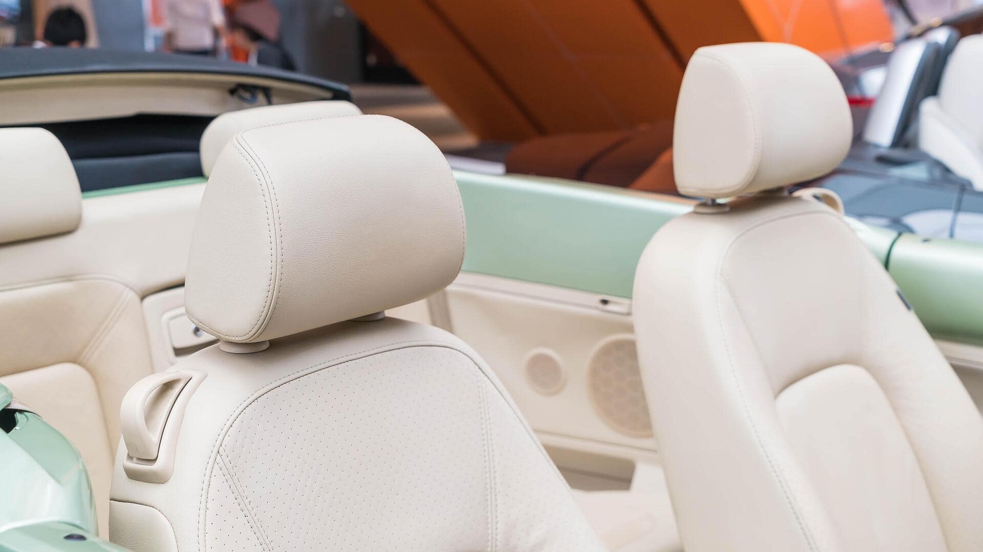 क्या हादसे के समय सुरक्षा देता है एडजेस्टेबल हेडरेस्ट? जानिए इसके फायदे 