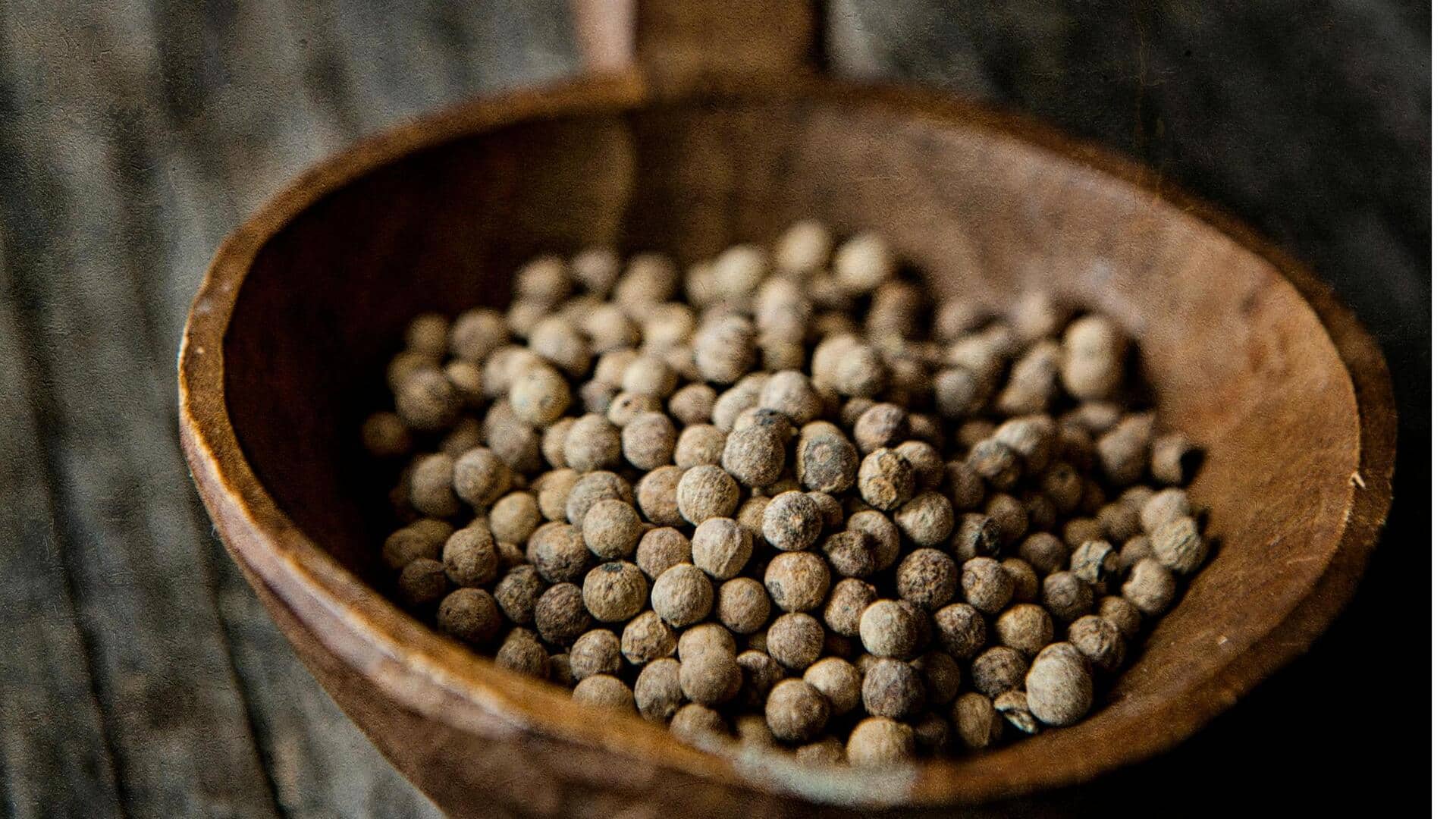 स्वास्थ्य के लिए लाभदायक है सफेद मिर्च, जानिए इसके फायदे स्वास्थ्य के लिए लाभदायक है सफेद मिर्च, जानिए इसके फायदे