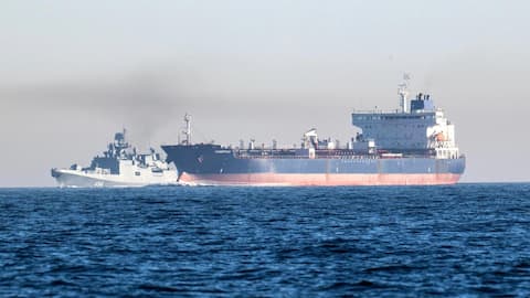 भारतीय जहाजों पर गोलीबारी के बाद होर्मुज में टैंकरों की सुरक्षा बढ़ी, केंद्र की सलाह जारी