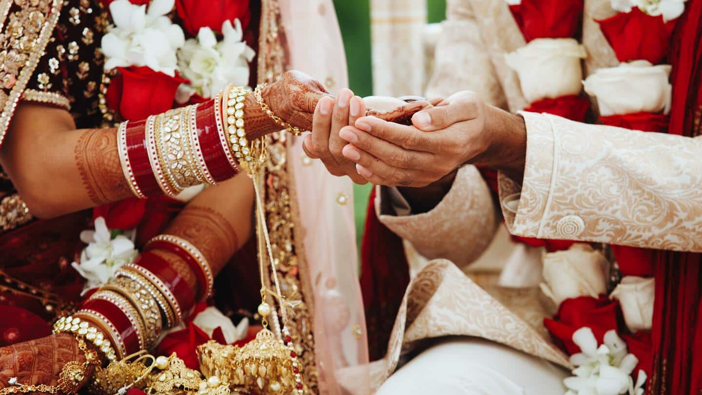बॉयफ्रेंड से शादी करने के लिए तैरकर बांग्लादेश से भारत पहुंची लड़की, गिरफ्तार