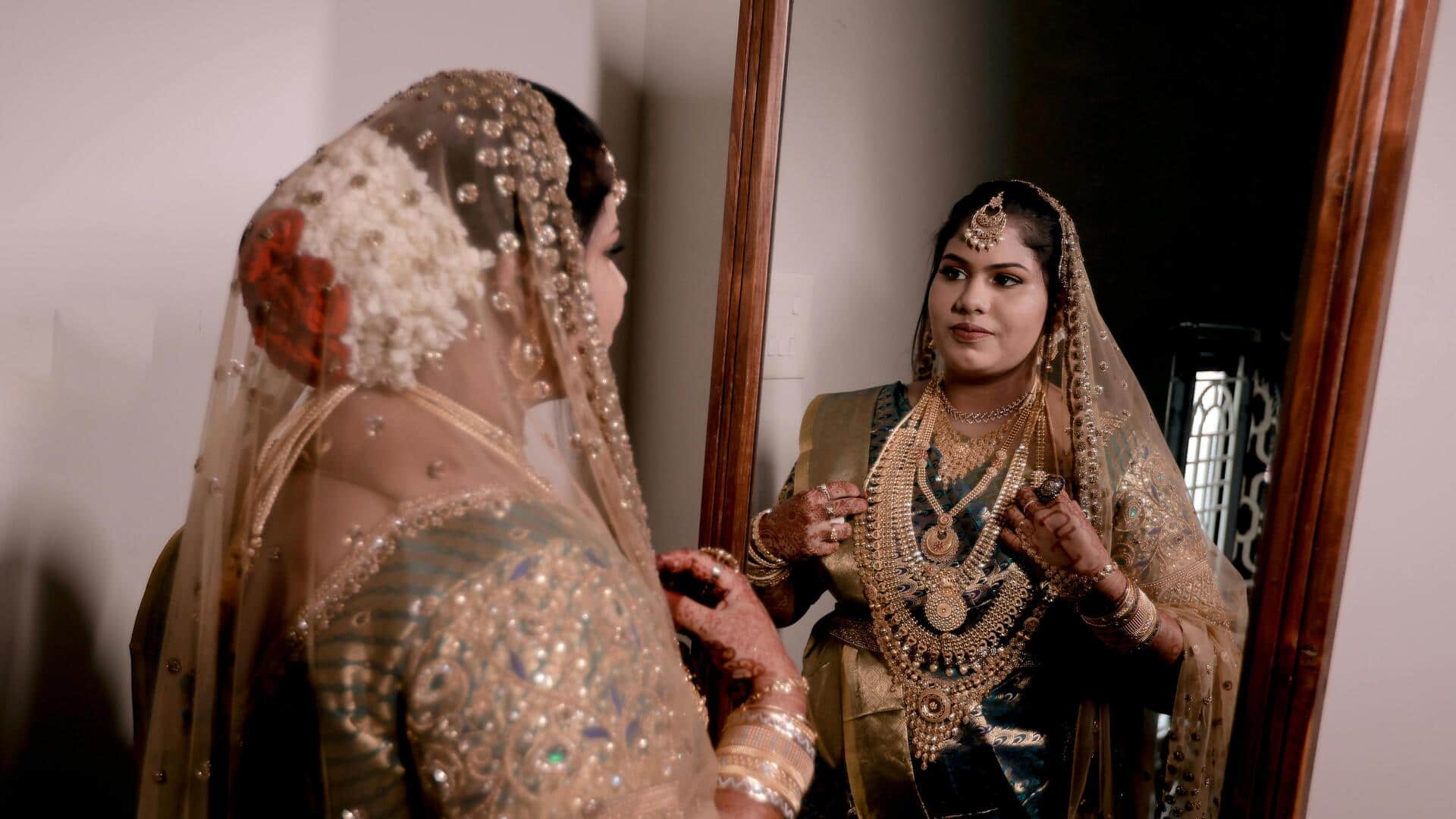 मिरर वर्क साड़ी पहनते समय इन बातों का रखें ध्यान, लगेंगी स्टाइलिश