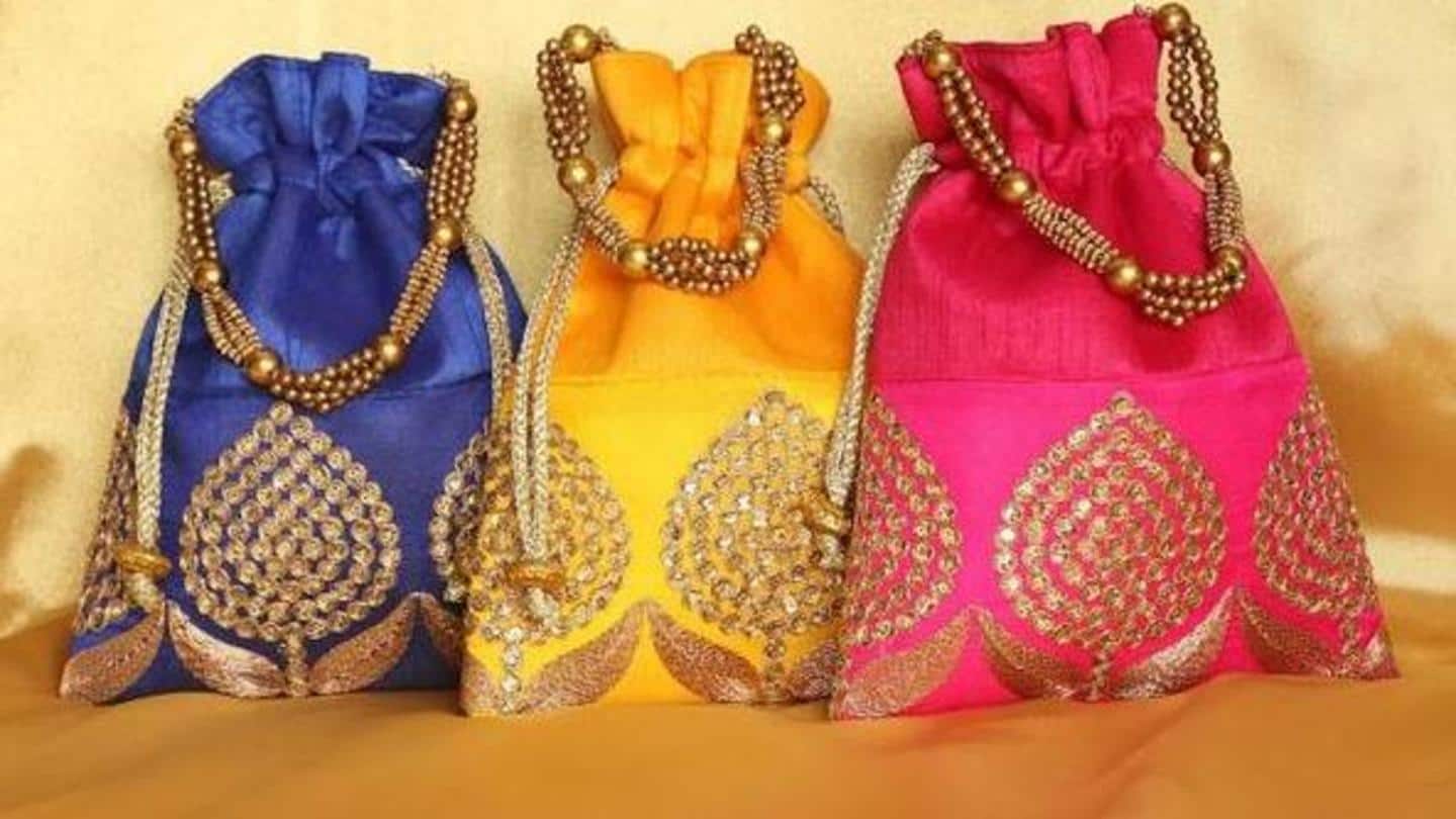 शादी या पार्टियों में इस तरह के बैग को बनाएं स्टाइल का हिस्सा शादी या पार्टियों में इस तरह के बैग को बनाएं स्टाइल का हिस्सा