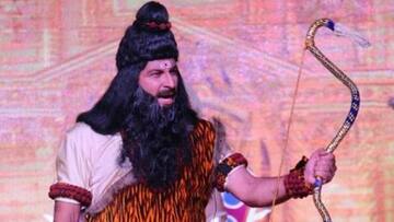रामलीला में परशुराम बने मनोज तिवारी ने किया "विदेशी घुसपैठियों" का जिक्र, लक्ष्मण को बताया "आतंकी"