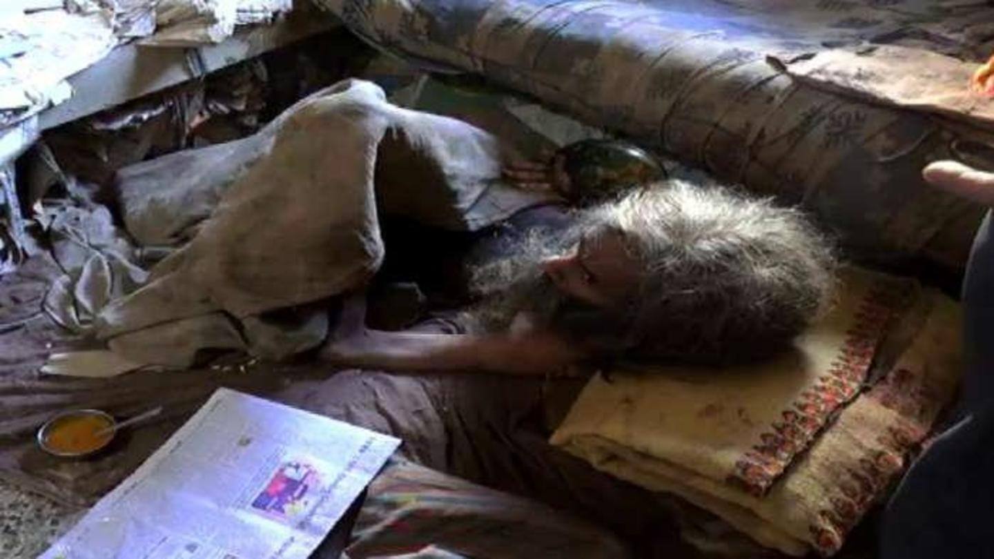 दरवाजा तोड़कर तीनों को निकाला बाहर दरवाजा तोड़कर तीनों को निकाला बाहर