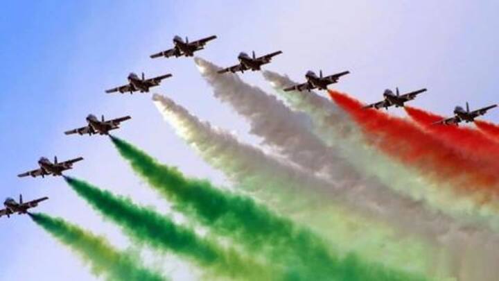 भारतीय वायुसेना स्थापना दिवस: हवाई परेड में इन विमानों ने रंगा आसमान, अभिनंदन ने उड़ाया मिग-21