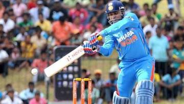 इन भारतीय खिलाड़ियों ने एक ही वनडे में बल्ले और गेंद दोनों से की है ओपनिंग