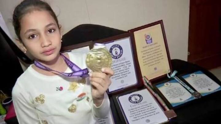 आठ साल की लड़की ने 20 मिनट में तोड़ी 350 टाइल्स, बनाएँ दो वर्ल्ड रिकॉर्ड