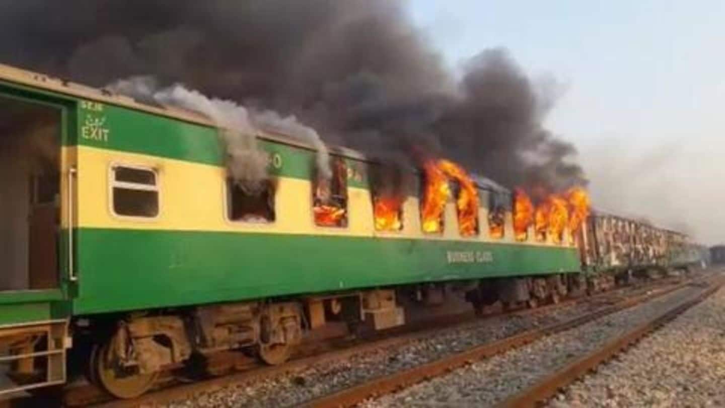 कराची से रावलपिंडी जा रही ट्रेन में सिलेंडर फटने से लगी आग, 65 की मौत