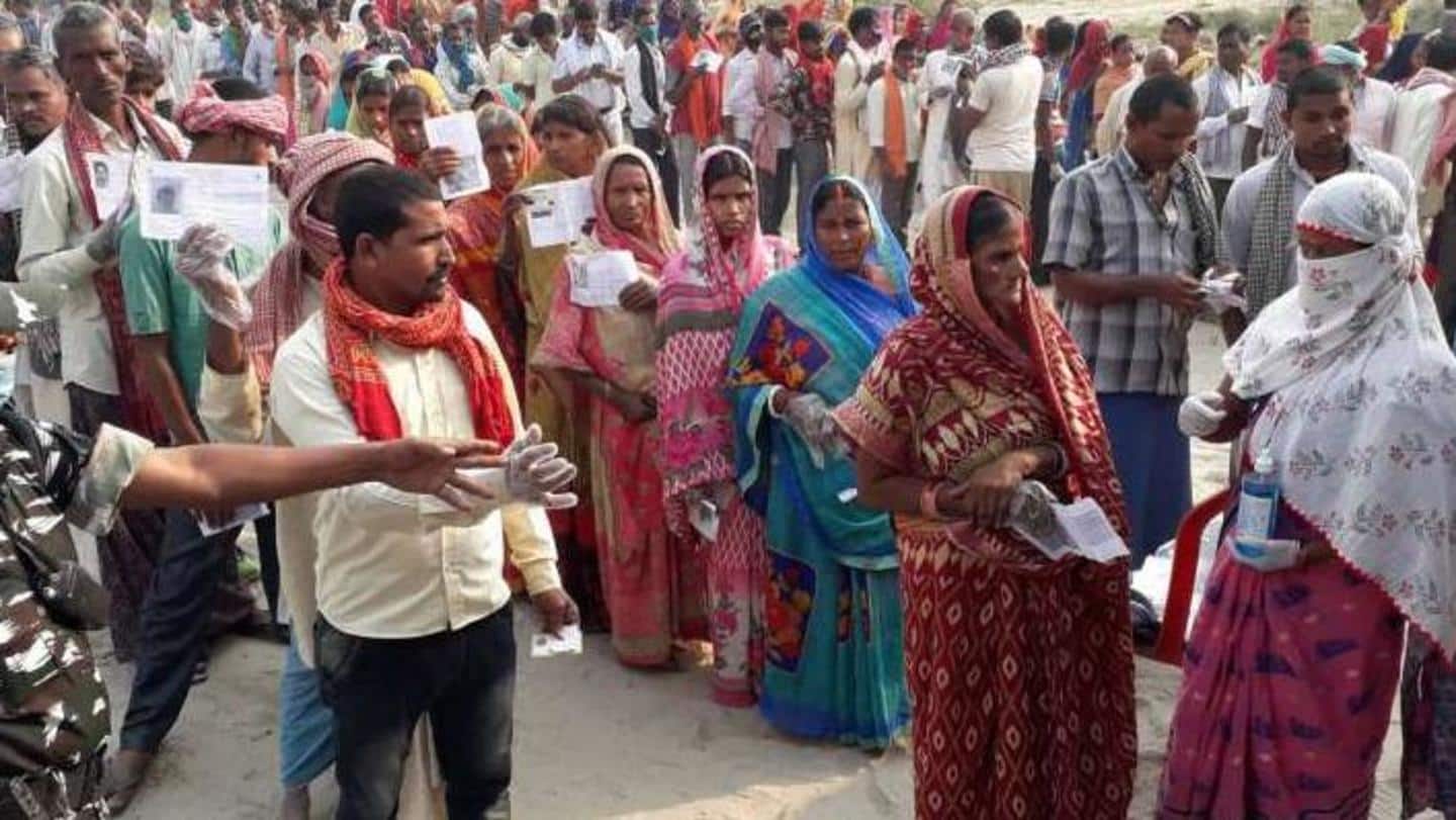 बिहार विधानसभा चुनाव: तीसरे चरण का मतदान जारी, मुजफ्फरपुर में पोलिंग अफसर की मौत