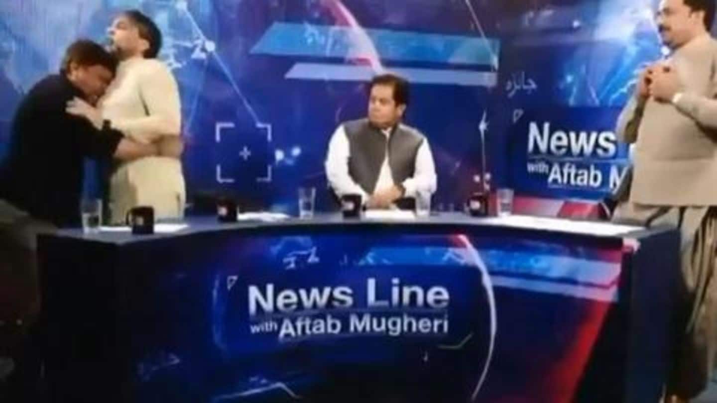 पाकिस्तान: प्रधानमंत्री की पार्टी के नेता ने लाइव टीवी पर पत्रकार से की मारपीट, वीडियो वायरल