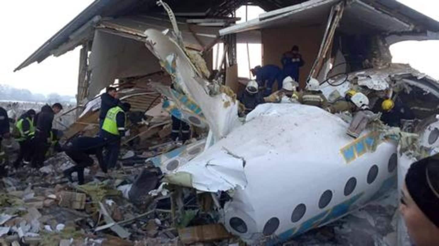 कजाकिस्तान: उड़ान भरते ही दो मंजिला इमारत से टकराया विमान, 14 की मौत