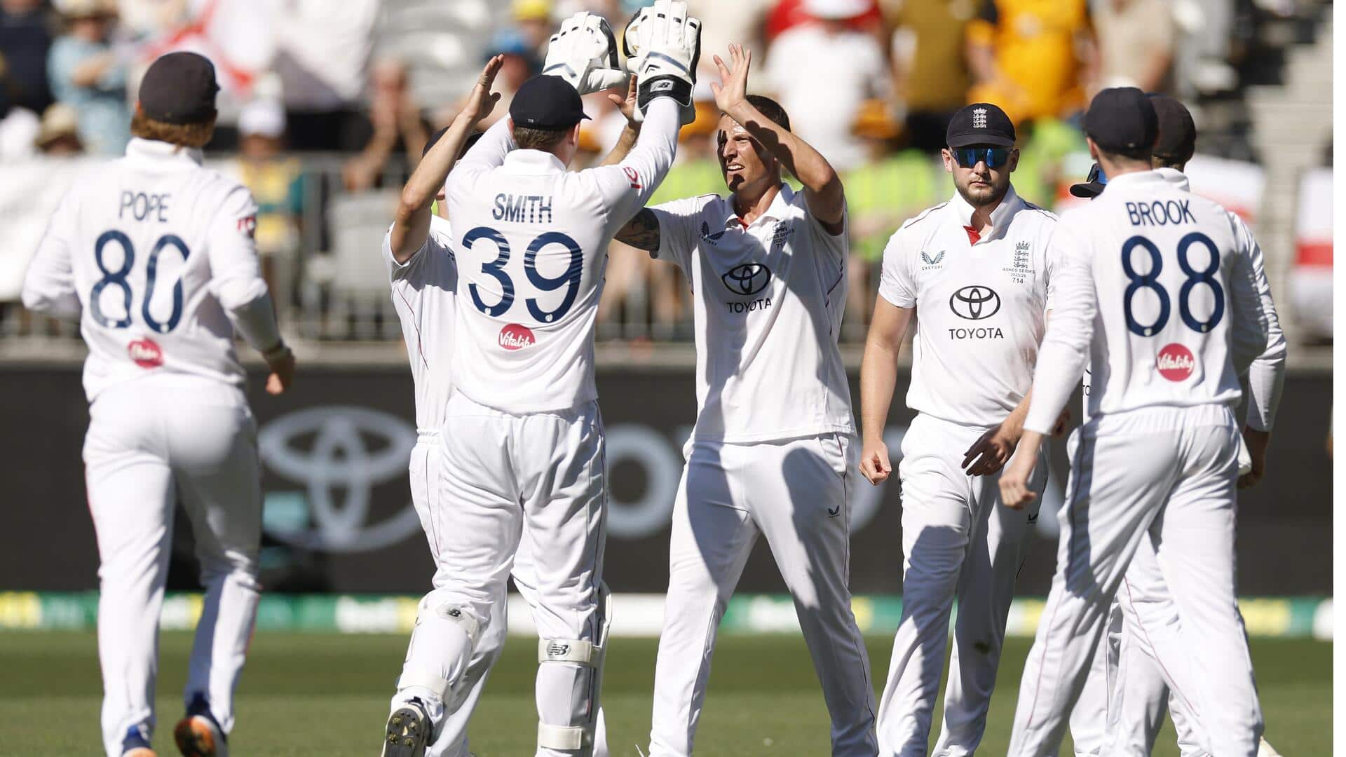 पर्थ टेस्ट: ऑस्ट्रेलिया की पारी भी लड़खड़ाई, पहले दिन गिरे कुल 19 विकेट 