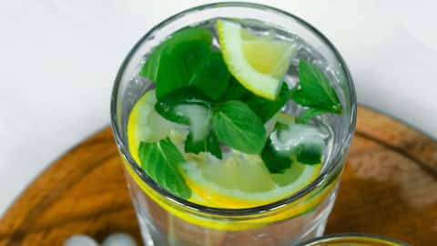 सुबह खाली पेट पुदीने का पानी पीने से मिल सकते हैं कई फायदे