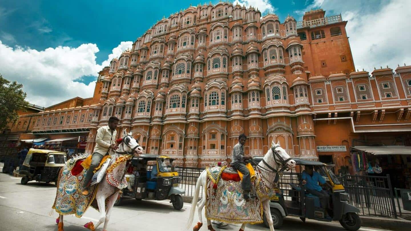 जयपुर की शान है हवा महल, जानिए  इसका प्रवेश शुल्क और अन्य महत्वपूर्ण बातें
