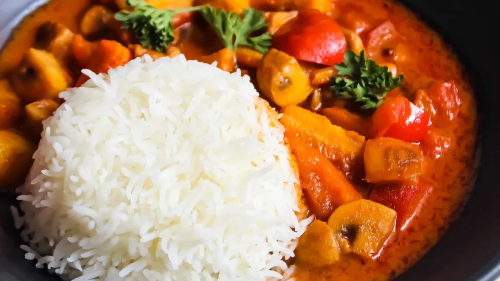 थाईलैंड के सबसे प्रसिद्ध 5 व्यंजनों की सूची, एक बार जरूर खाएं