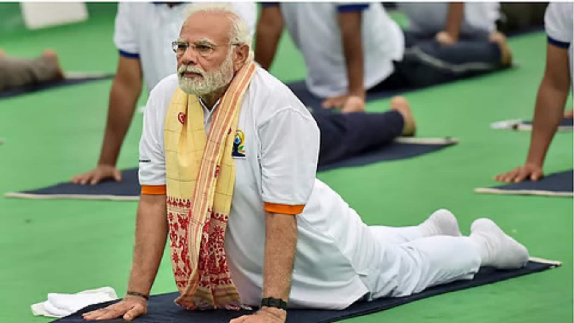 अंतरराष्ट्रीय योग दिवस: प्रधानमंत्री ने विशाखापट्टनम में किया योग, बोले- इसने पूरी दुनिया को जोड़ा अंतरराष्ट्रीय योग दिवस: प्रधानमंत्री ने विशाखापट्टनम में किया योग, बोले- इसने पूरी दुनिया को जोड़ा