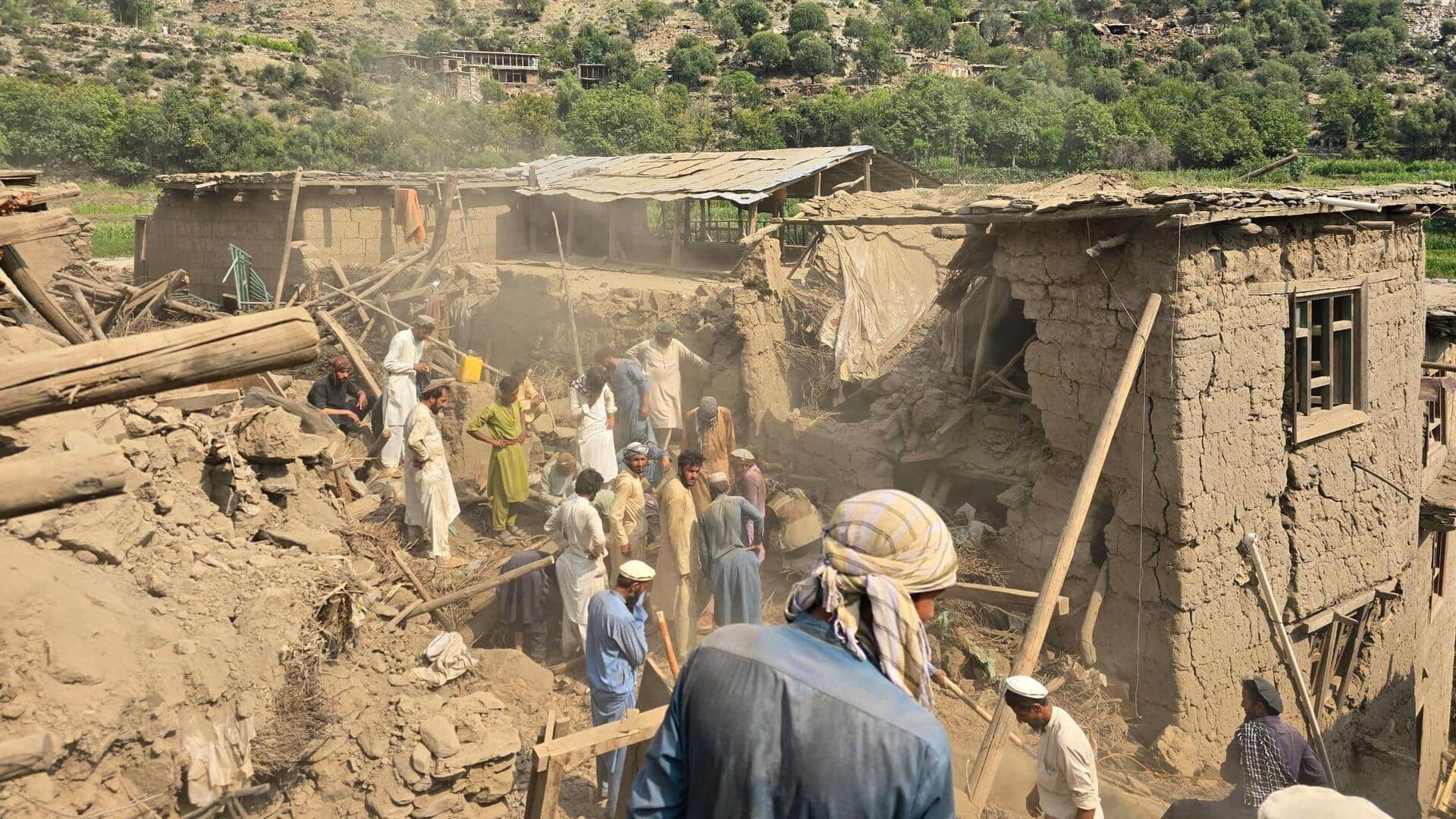 अफगानिस्तान में भूकंप की चपेट में आकर मृतकों की संख्या 1,400 के पार पहुंची, हजारों घायल अफगानिस्तान में भूकंप की चपेट में आकर मृतकों की संख्या 1,400 के पार पहुंची, हजारों घायल
