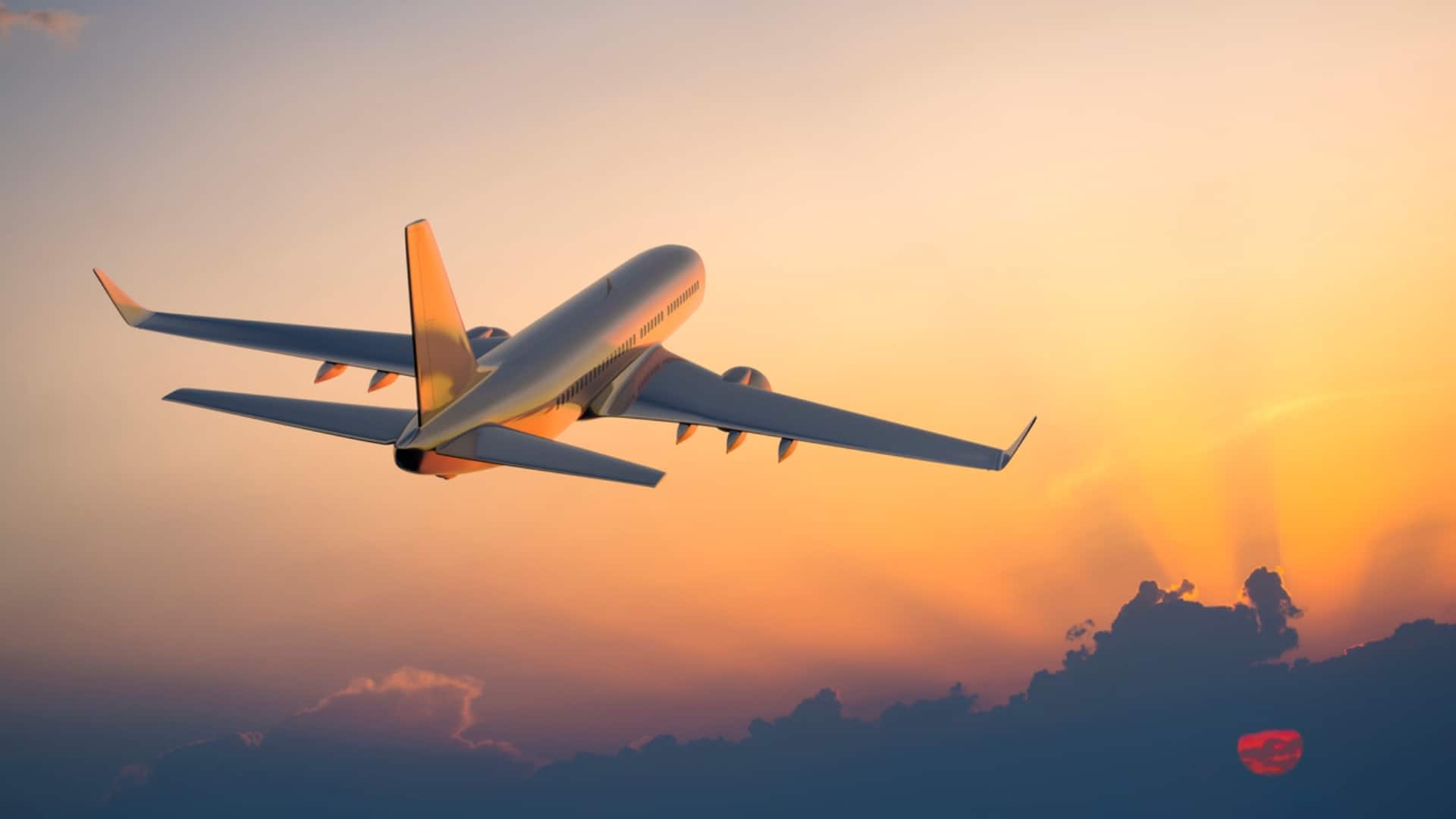 इंडिगो की उड़ानें रद्द होने से 6 गुना बढ़ा हवाई किराया, सरकार ने उठाया सख्त कदम   