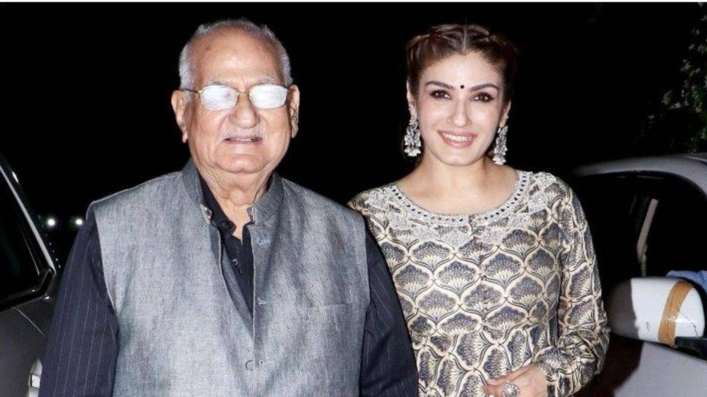 बीते साल रवीना ने मनाया था पिता का जन्मदिन बीते साल रवीना ने मनाया था पिता का जन्मदिन