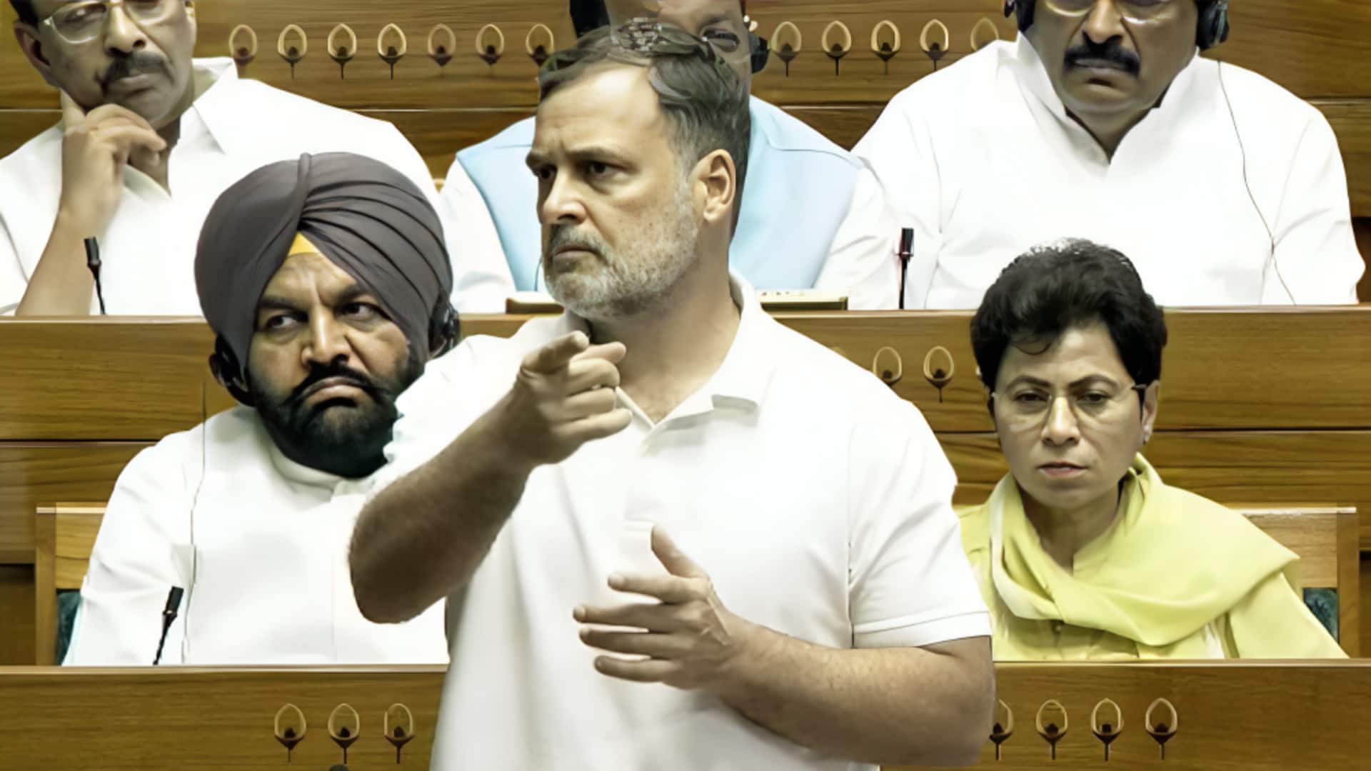 राहुल गांधी बोले- पेपर लीक पर युवाओं का गुस्सा जायज, RSS चला रहा शिक्षा मंत्रालय