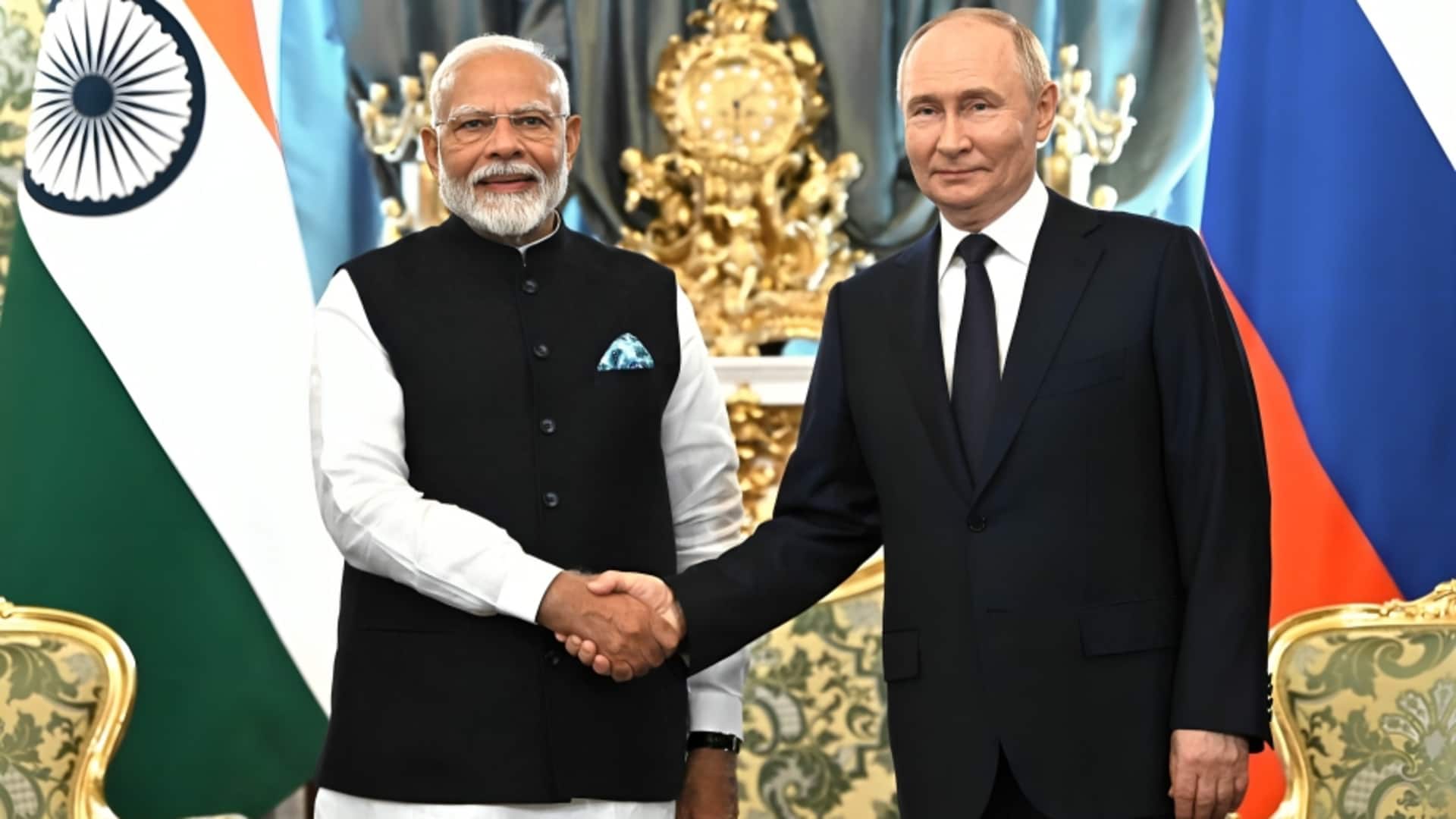 ट्रंप के टैरिफ तनाव के बीच प्रधानमंत्री नरेंद्र मोदी और व्लादिमीर पुतिन के बीच हुई बातचीत