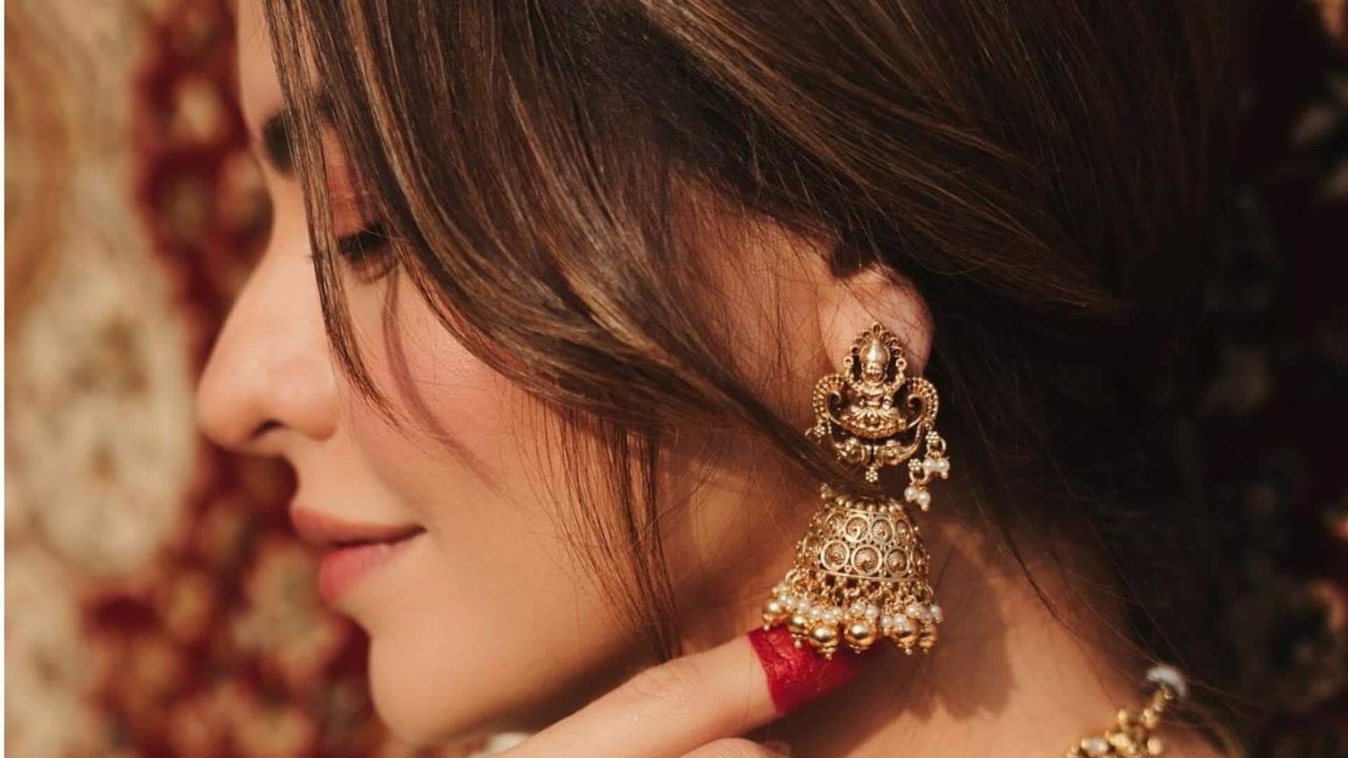 वसंत ऋतु में ये 5 पारंपरिक झुमके पहनकर बढ़ाएं अपनी खूबसूरती