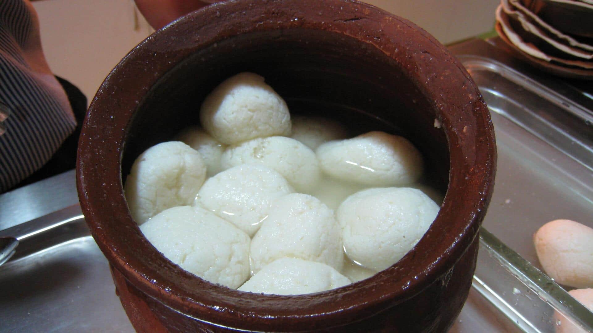 घर पर रसगुल्ला बनाते समय इन 5 बातों का रखें खास ध्यान, बनेगा स्वादिष्ट घर पर रसगुल्ला बनाते समय इन 5 बातों का रखें खास ध्यान, बनेगा स्वादिष्ट