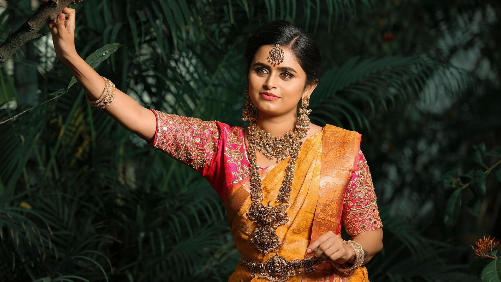 साड़ी के ब्लाउज को बनवाते समय न करें ये गलतियां साड़ी के ब्लाउज को बनवाते समय न करें ये गलतियां