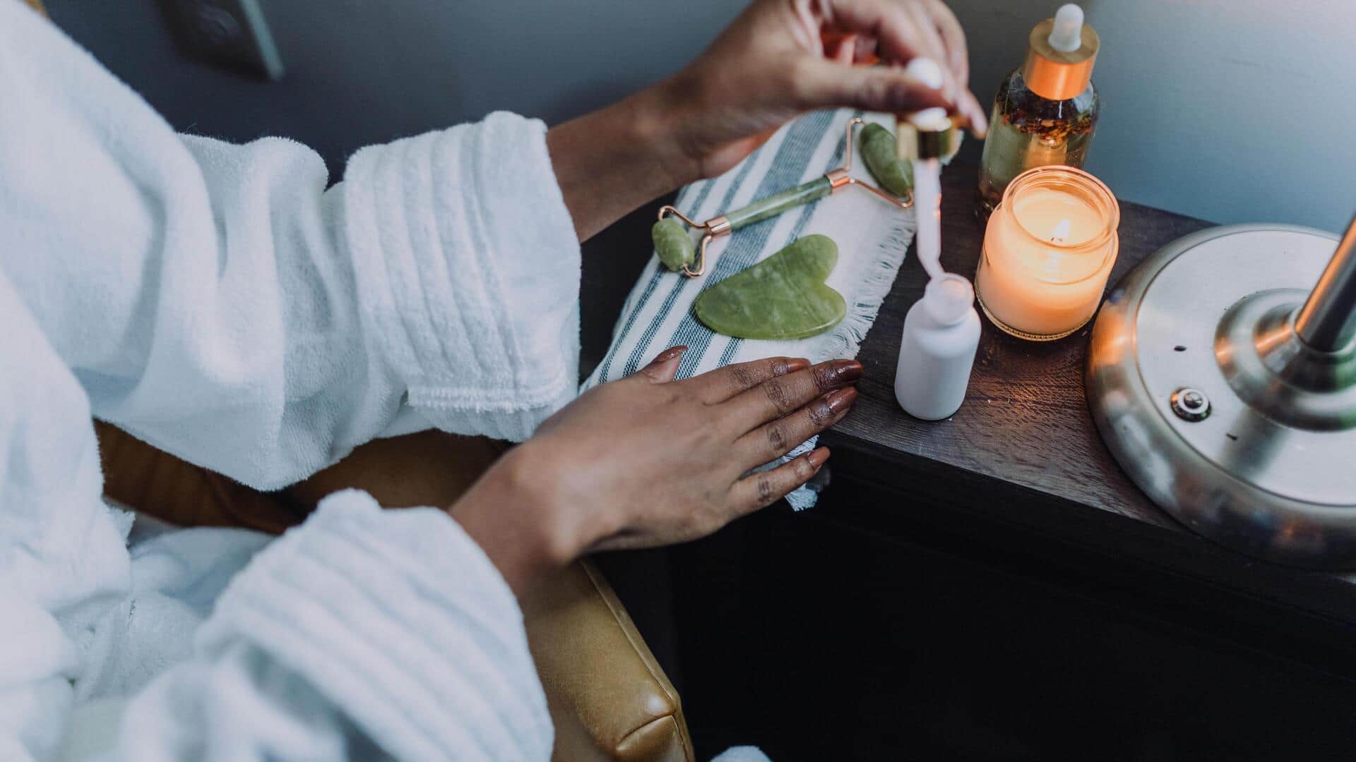 गर्मियों के दौरान रात के वक्त ऐसा होना चाहिए आपका स्किनकेयर रूटीन, त्वचा रहेगी स्वस्थ 