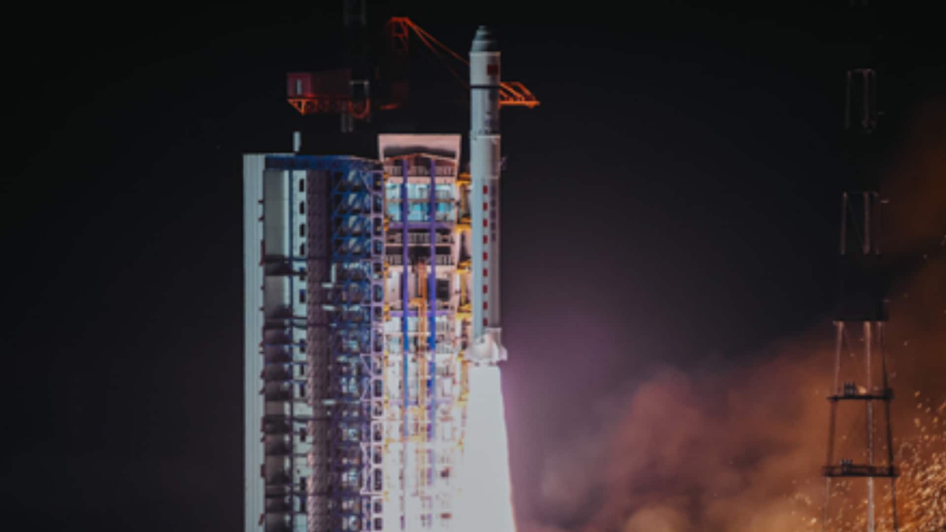 चीन कल अंतरिक्ष में भेजेगा पहला नागरिक एस्ट्रोनॉट, जानें इस मिशन से जुड़ी जानकारी