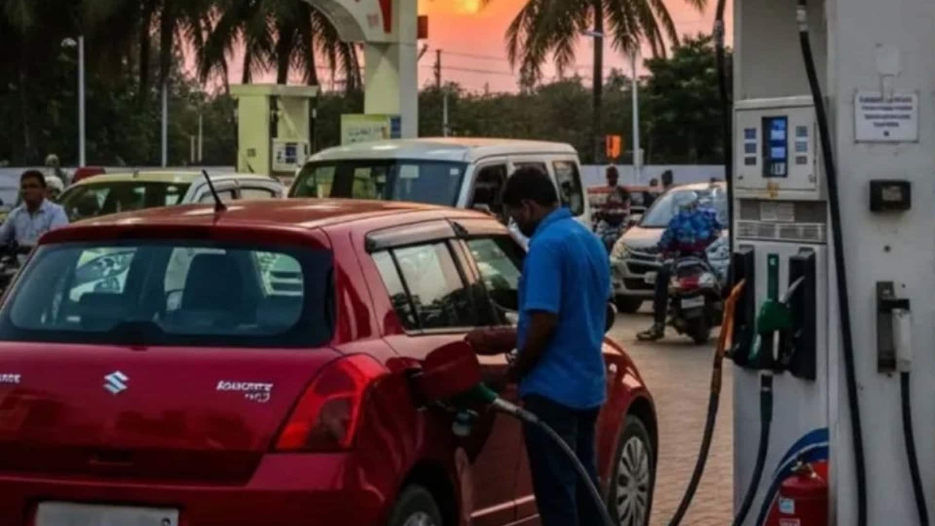 #NewsBytesExplainer: 20 से ज्यादा देशों में महंगा हुआ पेट्रोल-डीजल, भारत में कब बढ़ सकती हैं कीमतें?