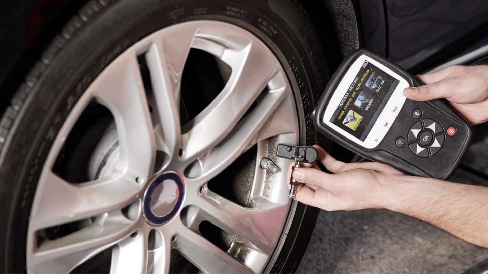 टायर के खराब सेंसर के साथ क्यों नहीं चलानी चाहिए कार? जानिए क्या होंगे नुकसान 