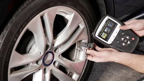 टायर के खराब सेंसर के साथ क्यों नहीं चलानी चाहिए कार? जानिए क्या होंगे नुकसान 