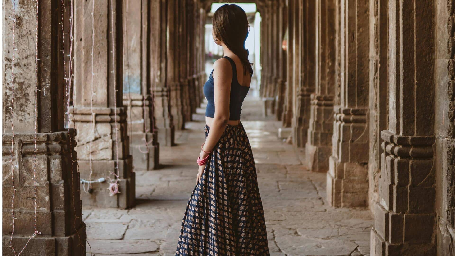 गर्मी के लिए बेहतरीन हैं ये इंडो-वेस्टर्न कपड़े, पहनकर आप दिखेंगी सबसे स्टाइलिश