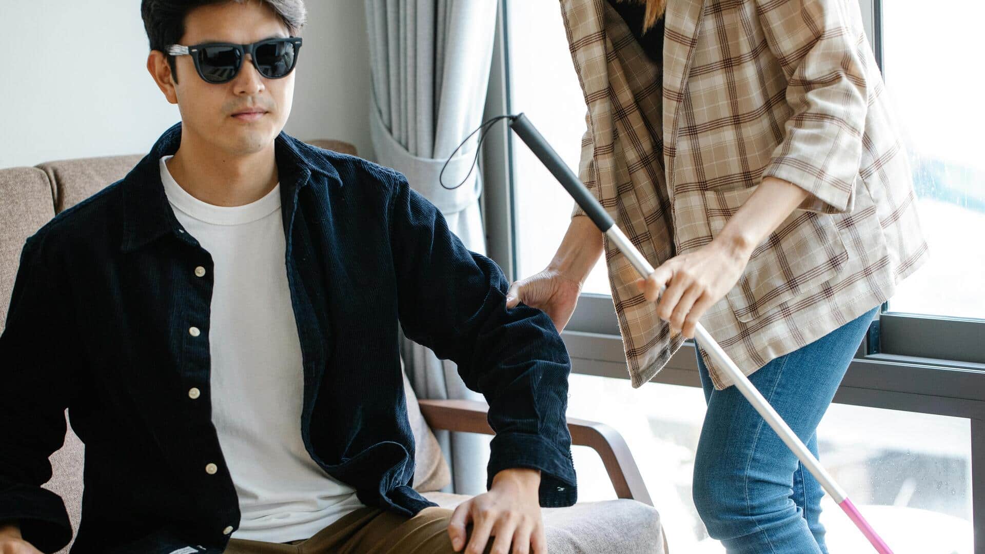 धीरे-धीरे आंखों से दिखना बंद होता जा रहा है? इसके पीछे हो सकते हैं ये कारण