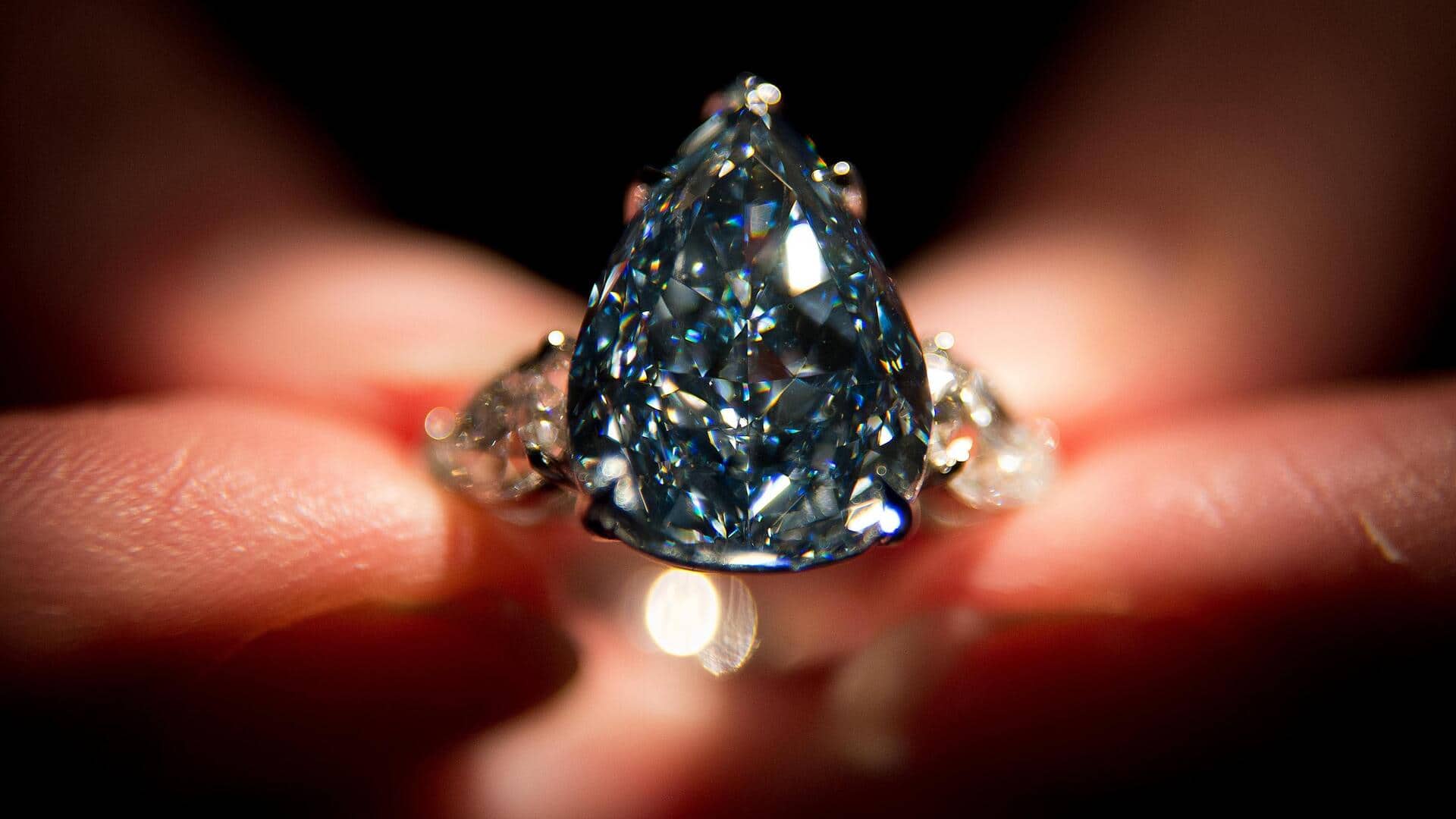 स्विट्जरलैंड: नीलामी में लगभग 365 करोड़ रुपये में बिकी दुर्लभ नीले हीरे की अंगूठी