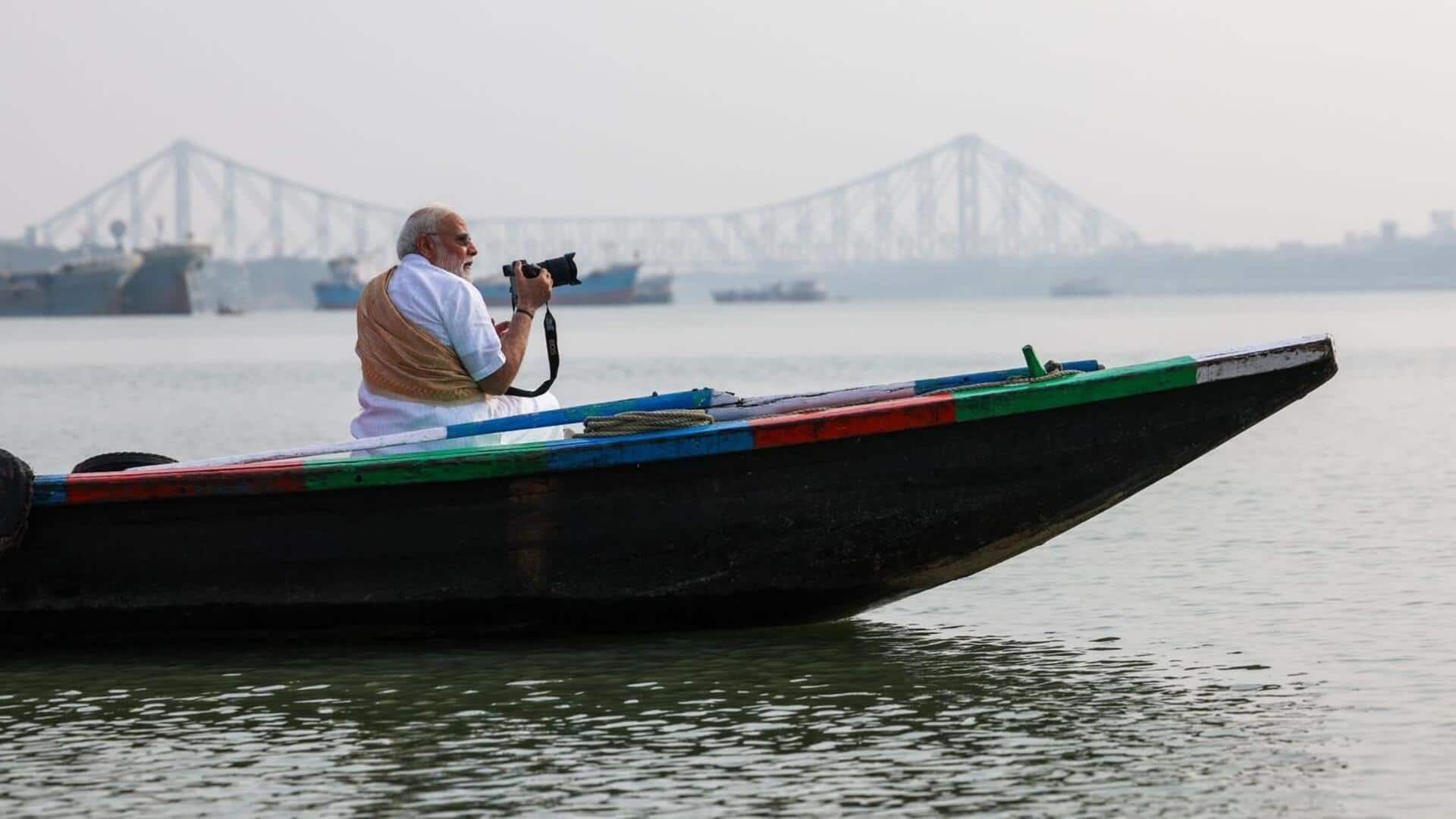 पश्चिम बंगाल में झालमुड़ी के बाद प्रधानमंत्री मोदी का नया दांव, हुगली में नौका विहार किया