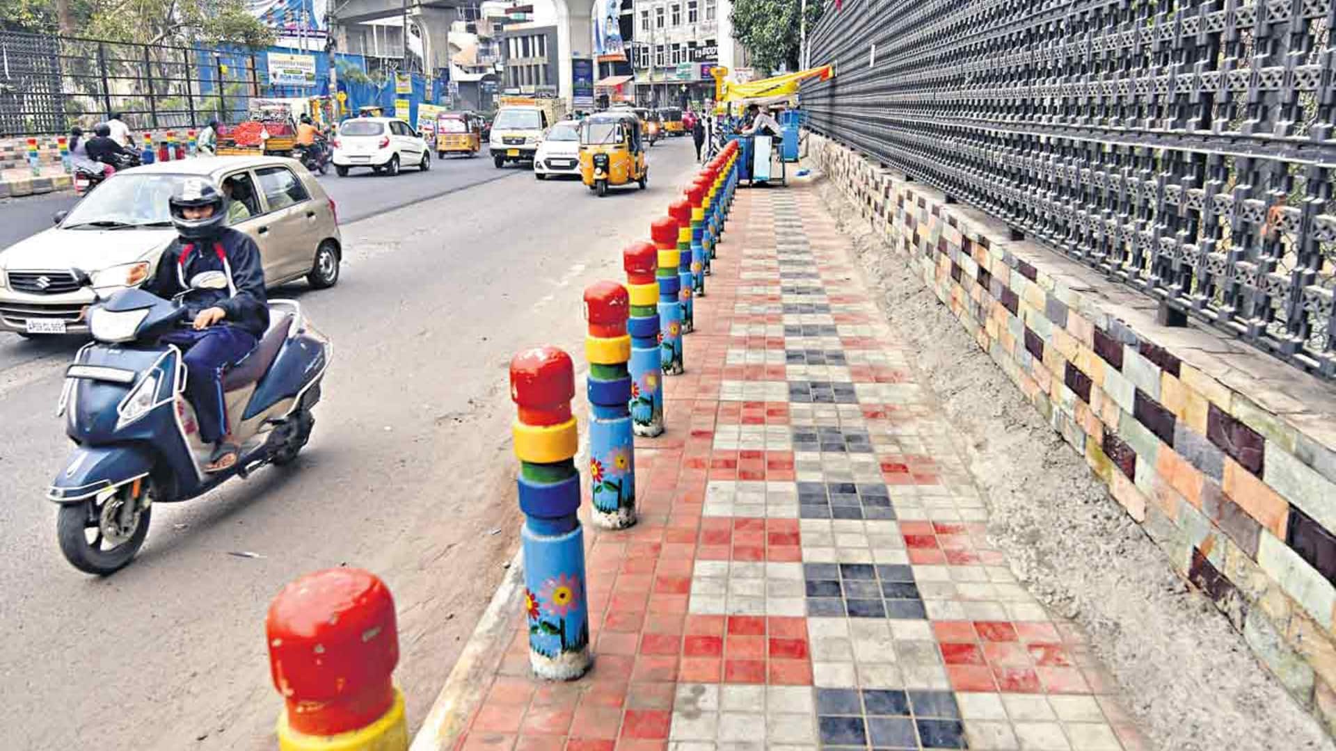 सुप्रीम कोर्ट ने कहा- फुटपाथ पर चलना मौलिक अधिकार; सरकार को दिए कानून बनाने के निर्देश