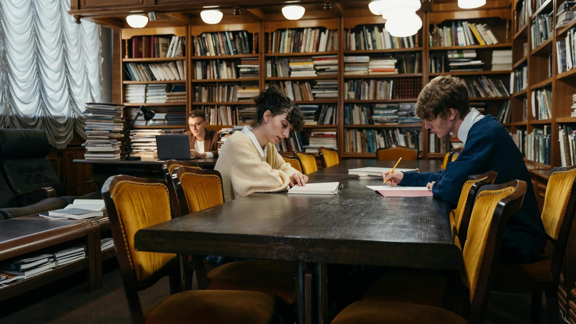 किताबों के शौकीनों के लिए बेहतरीन हैं ये 5 लाइब्रेरी, एक बार जरूर जाएं